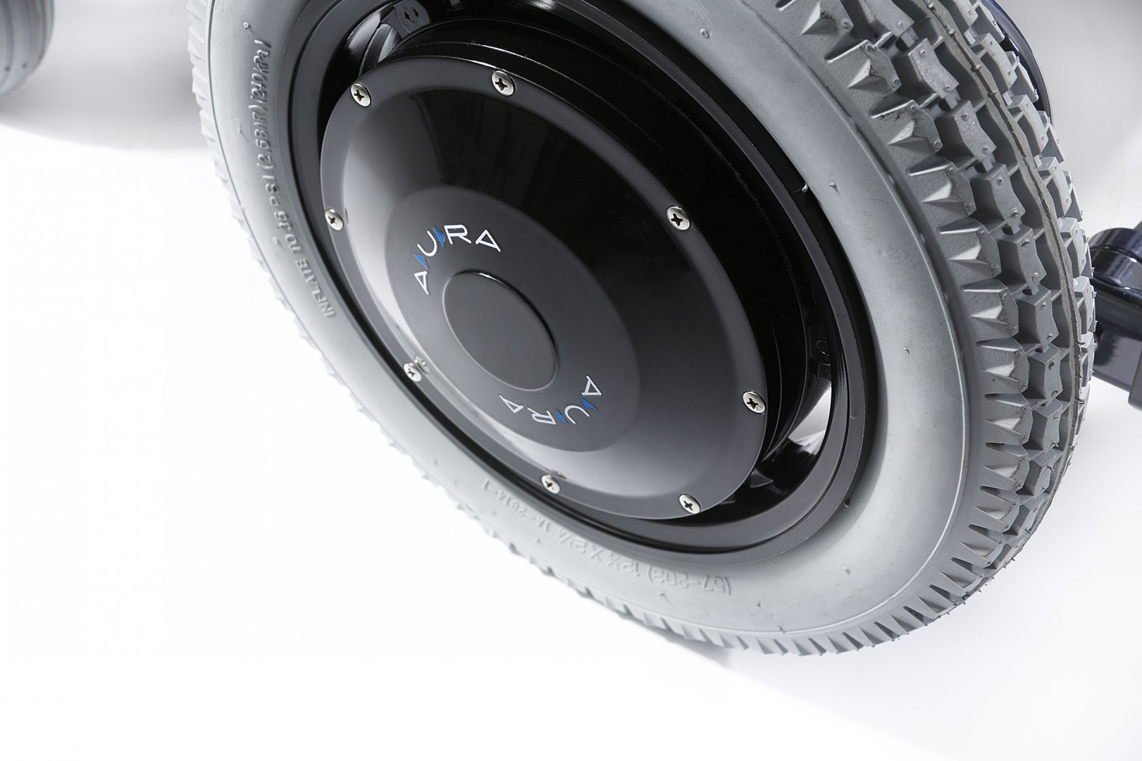 Integrated engine in rear wheel